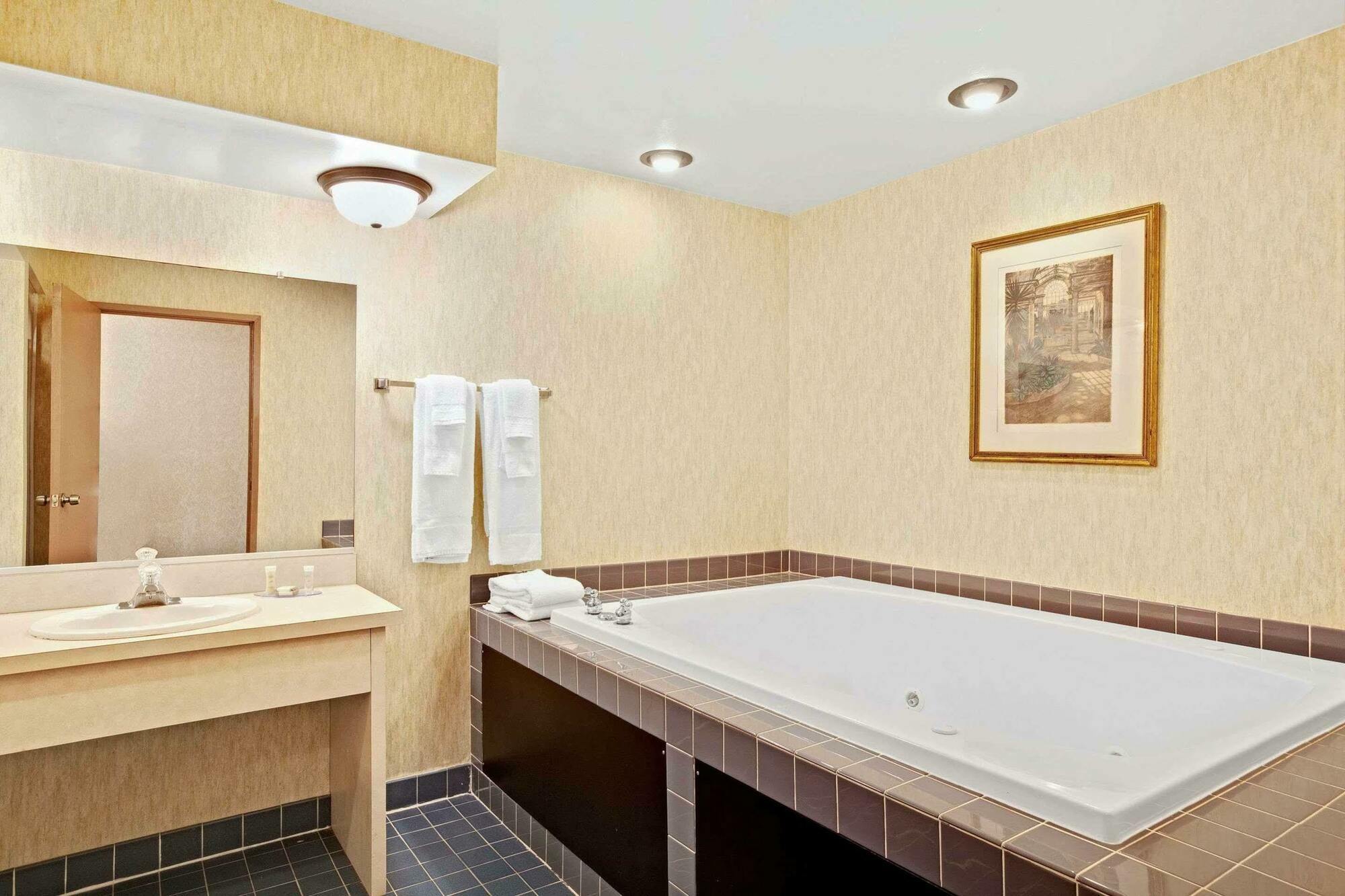 Howard Johnson By Wyndham Blackwood Near Philadelphia Exteriör bild
